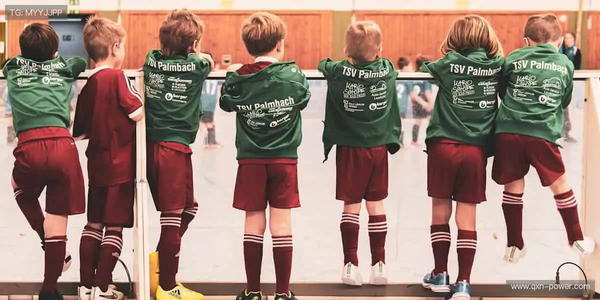 专业装备,轻松掌控赛场!🎾 品质与潮流,为你的热爱加冕!